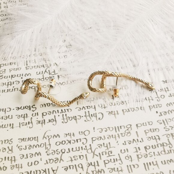 Kendra Scott Phoenix Vintage Gold Ear Climber Earrings - Picture 3 of 5